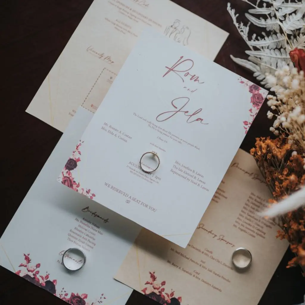 Invitaciones personalizadas con sobres y tarjetas a juego